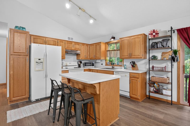 9578 River Forest Dr, Monticello, MN 55362