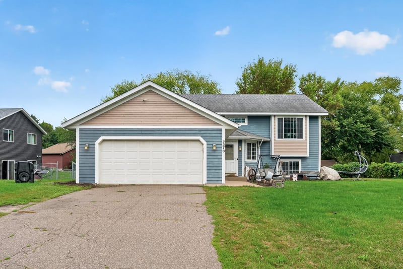 9578 River Forest Dr, Monticello, MN 55362