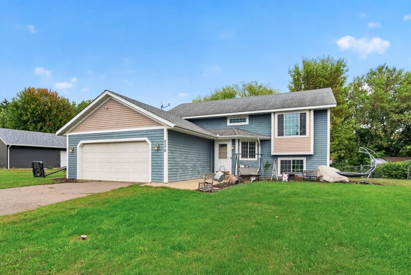 9578 River Forest Dr, Monticello, MN 55362