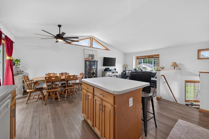 9578 River Forest Dr, Monticello, MN 55362