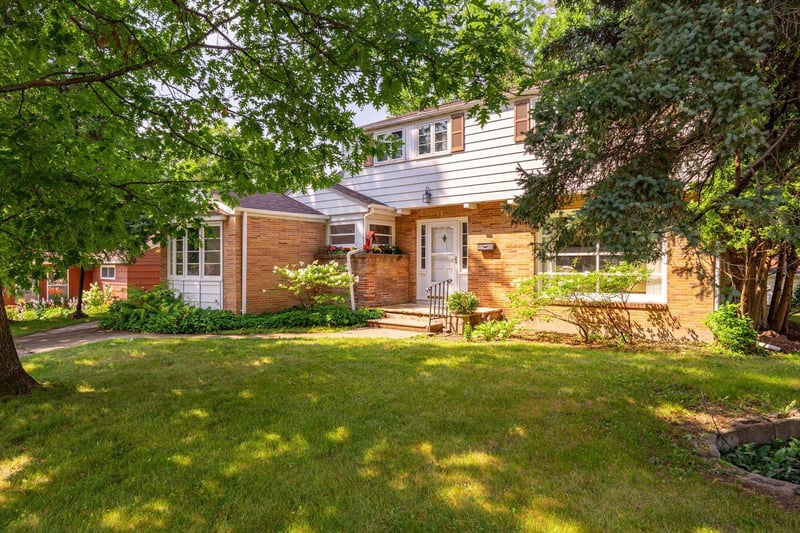 11 S 4th St W, Aurora, MN 55705