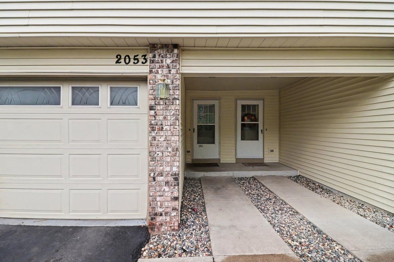 2053 Edgerton St, Maplewood, MN 55117