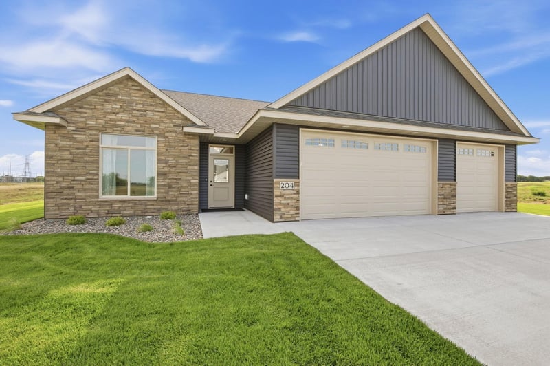 204 57th Ave SE, Saint Cloud, MN 56304