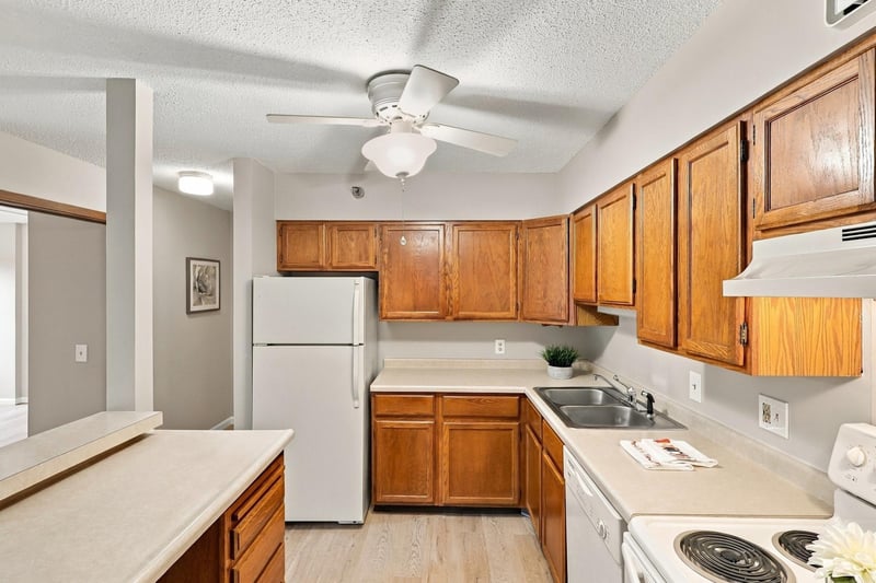 7600 Golden Valley Rd #316, Golden Valley, MN 55427