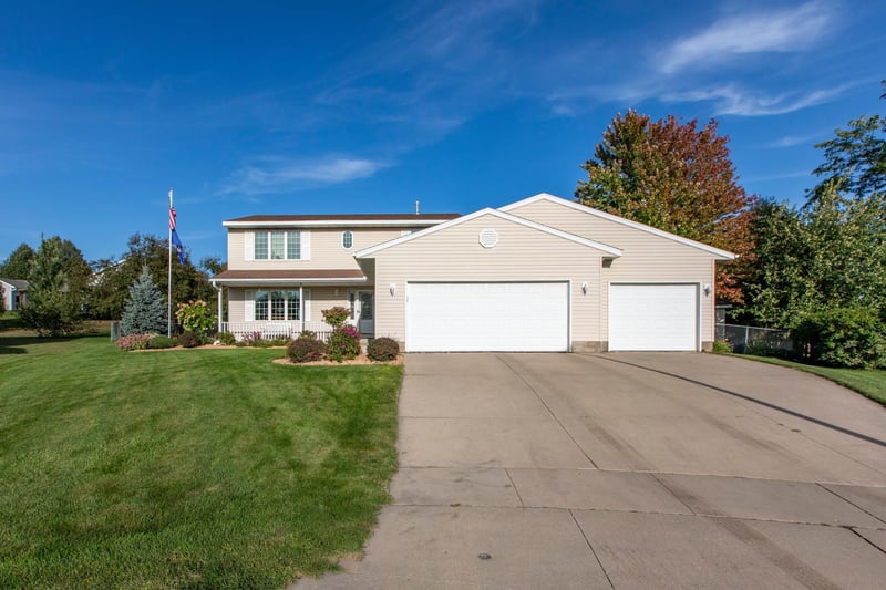 4422 Surrey Ln NW, Rochester, MN 55901