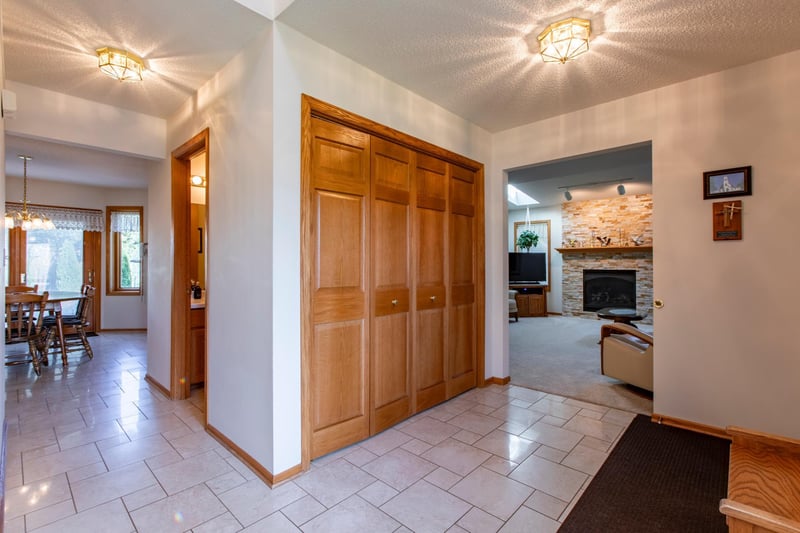 4422 Surrey Ln NW, Rochester, MN 55901