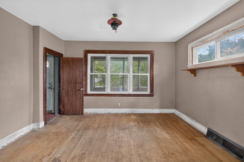 688 Magnolia Ave E, Saint Paul, MN 55106