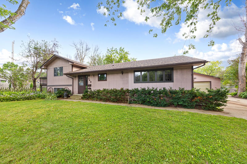 749 12th St NE, Owatonna, MN 55060
