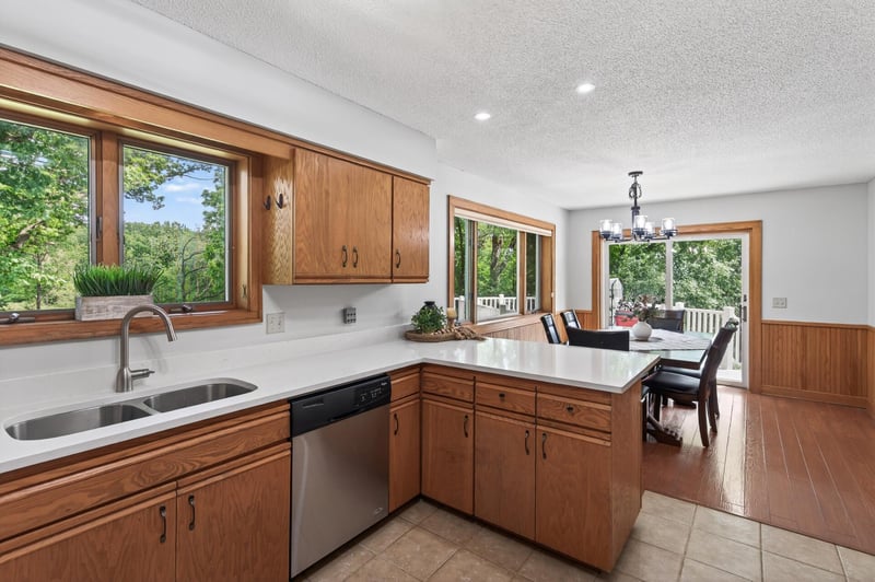 23045 Plateau Dr, Lakeville, MN 55044