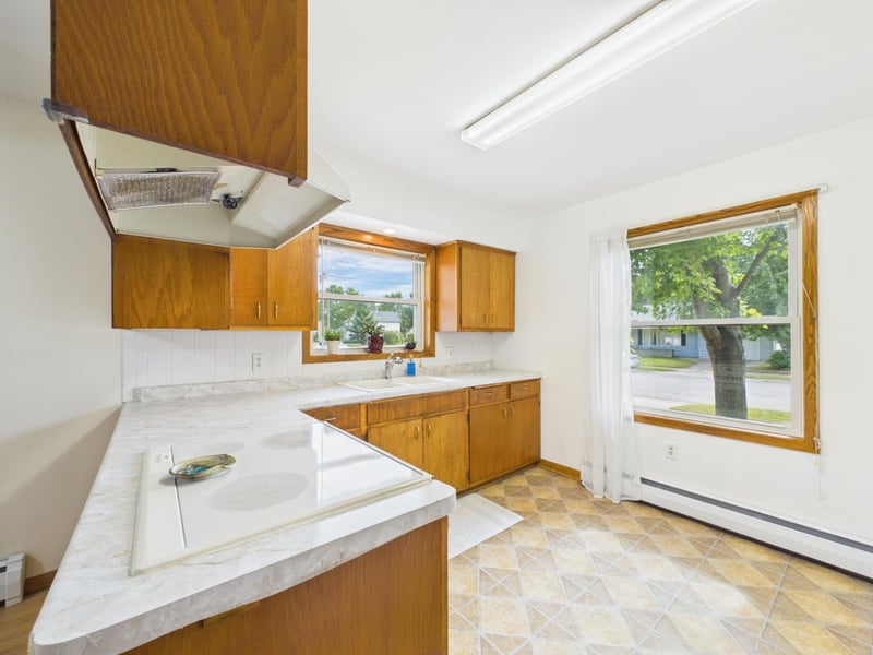 205 3rd St SE, Melrose, MN 56352