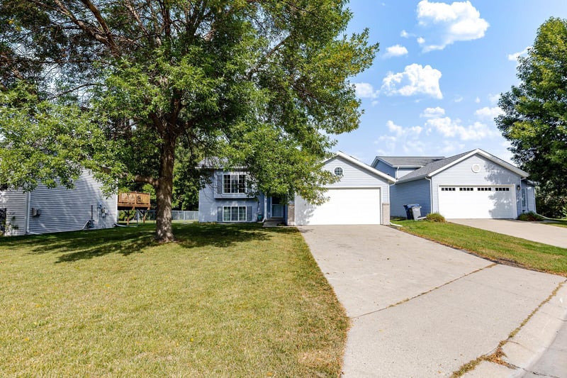 3730 Village Green Cir, Moorhead, MN 56560