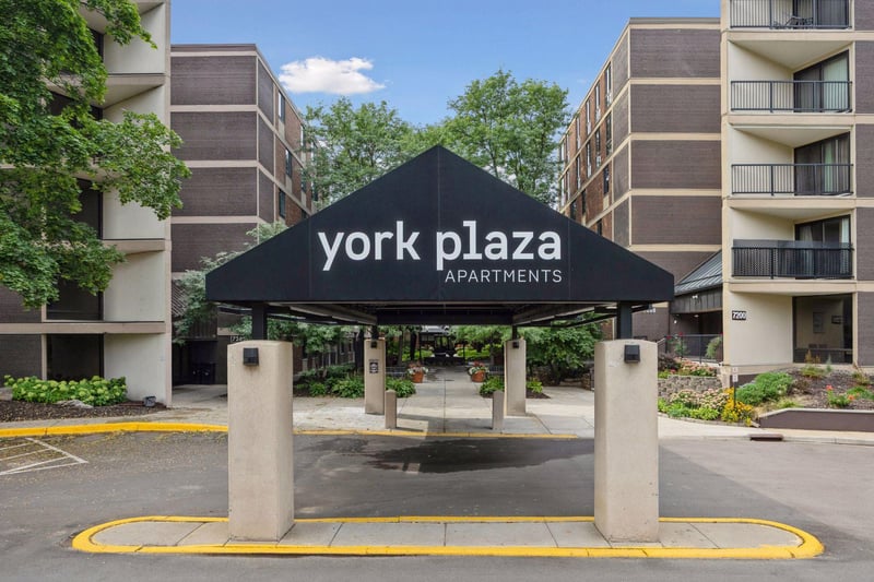 7200 York Ave S #103, Edina, MN 55435