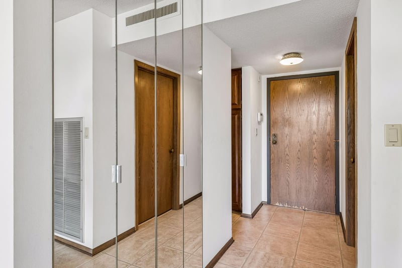 7200 York Ave S #103, Edina, MN 55435