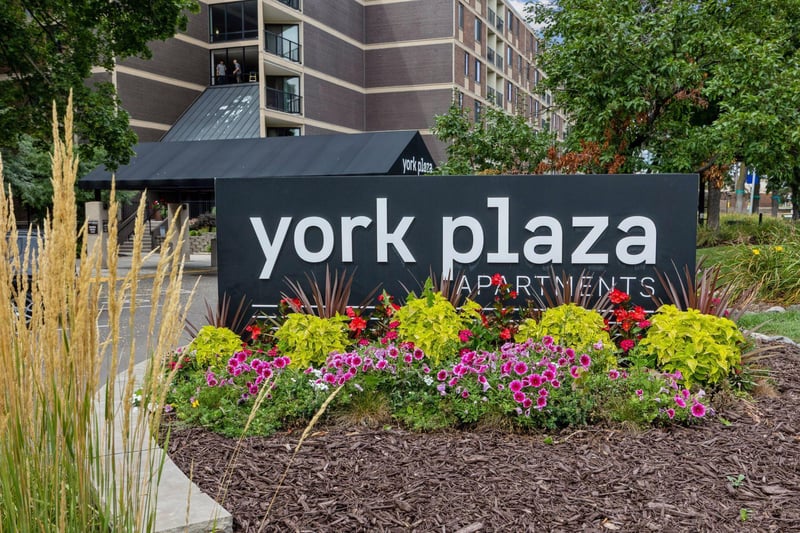 7200 York Ave S #103, Edina, MN 55435