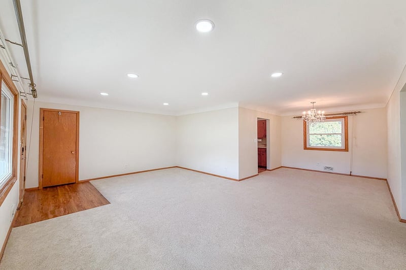 2856 Virginia Ave, Roseville, MN 55113