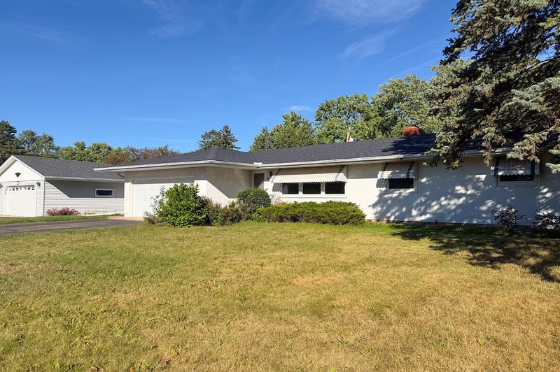 2856 Virginia Ave, Roseville, MN 55113