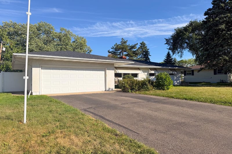 2856 Virginia Ave, Roseville, MN 55113