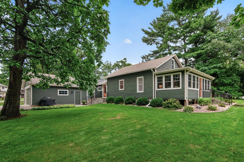 1835 Stillwater St, White Bear Lake, MN 55110