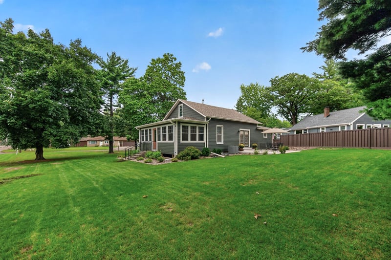 1835 Stillwater St, White Bear Lake, MN 55110