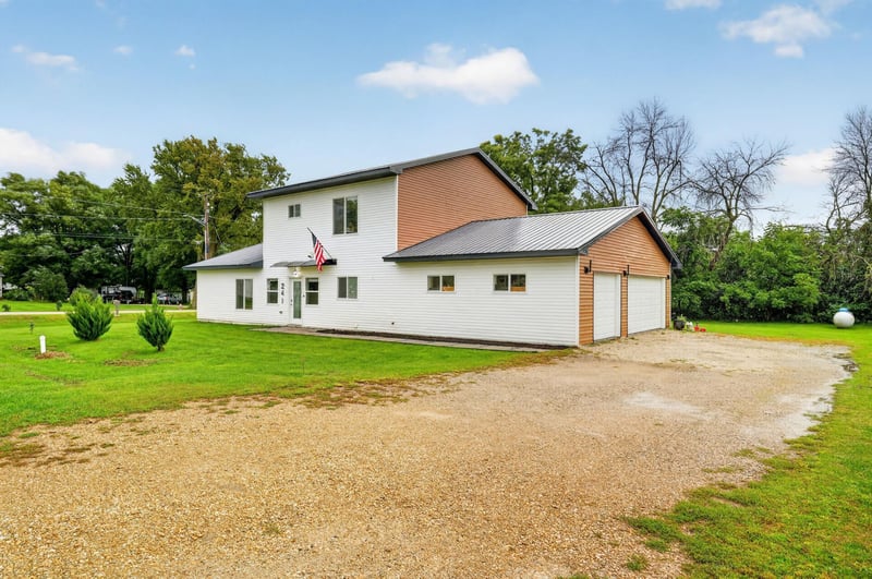 241 Pleasant St, Dexter, MN 55926