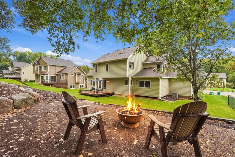 524 Eastwood Ct, Eagan, MN 55123