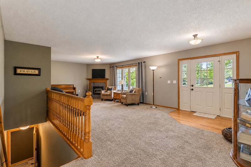 111 Loraine Dr, Lake Crystal, MN 56055