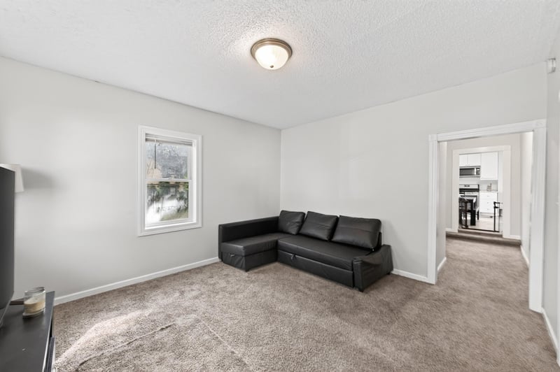 1076 Ross Ave, Saint Paul, MN 55106