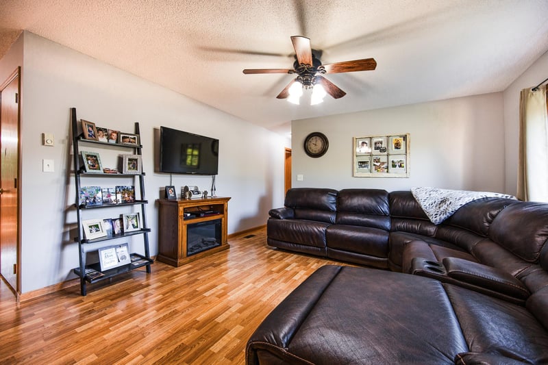 317 Maple Dr, Detroit Lakes, MN 56501