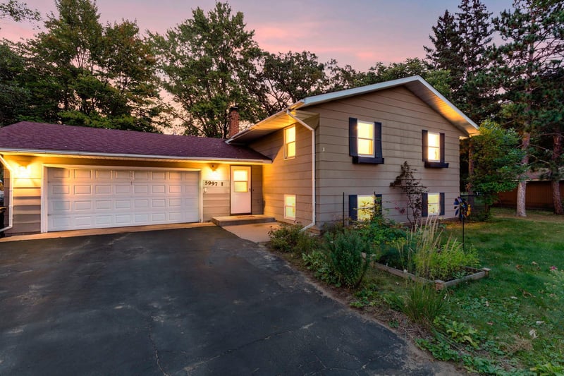 5997 Oak Cir, North Branch, MN 55056