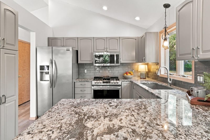2330 Oak Glen Ct, Stillwater, MN 55082