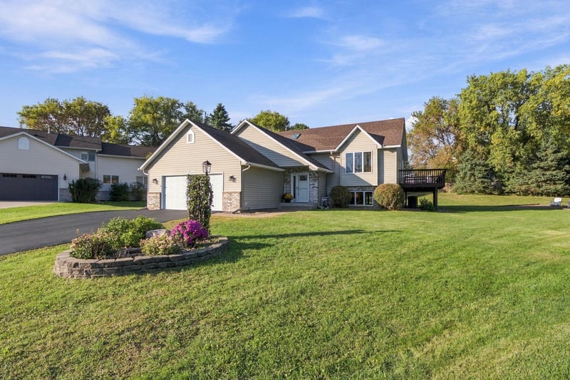 2330 Oak Glen Ct, Stillwater, MN 55082