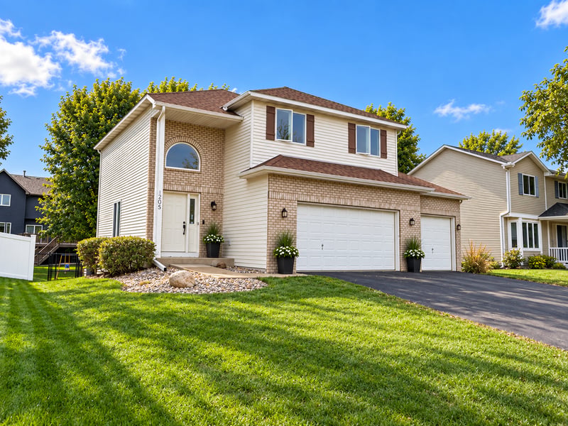 205 Butternut Cir, Carver, MN 55315