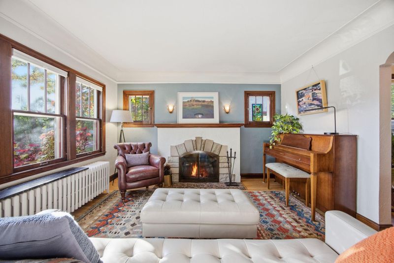 1531 Asbury St, Saint Paul, MN 55108