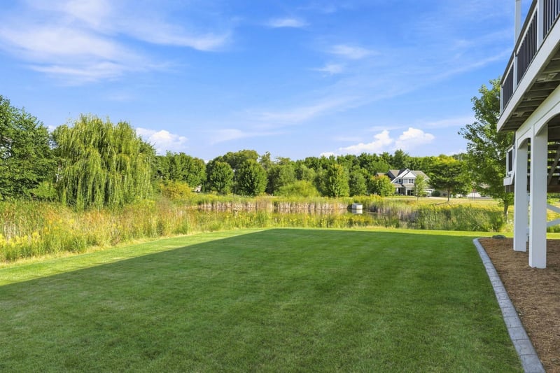833 Red Cedar Ct, Chaska, MN 55318