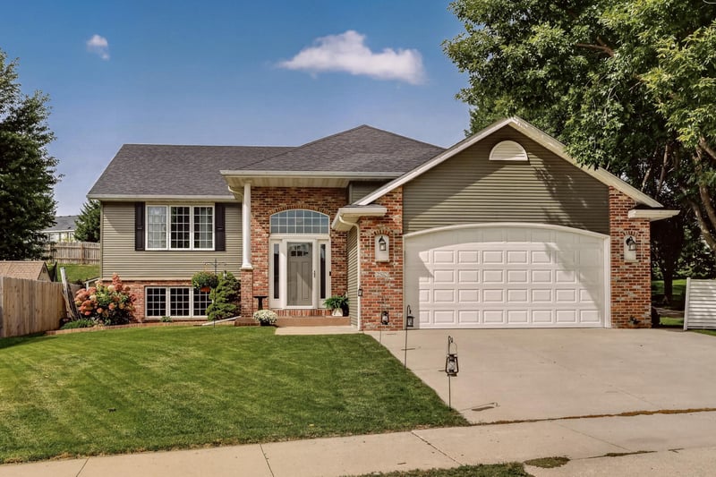 2502 Boulder Ridge Dr NW, Rochester, MN 55901