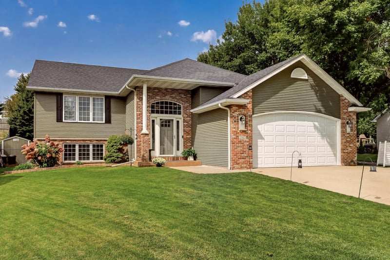 2502 Boulder Ridge Dr NW, Rochester, MN 55901