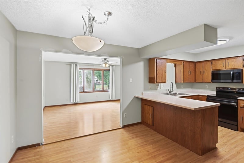 750 Hiawatha Ave, Vadnais Heights, MN 55127