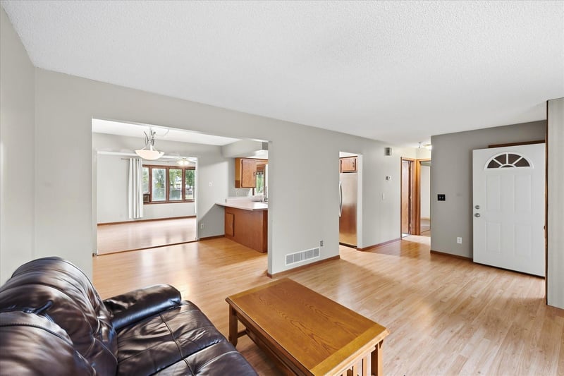 750 Hiawatha Ave, Vadnais Heights, MN 55127