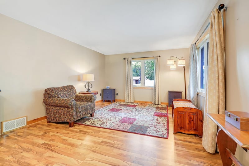 1065 Minnesota St S, Shakopee, MN 55379