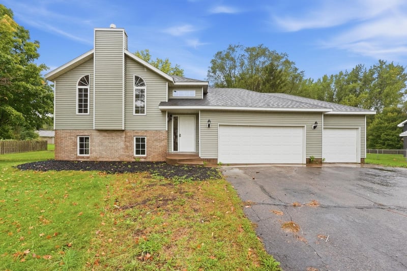 2623 Serenity Dr, Saint Cloud, MN 56301