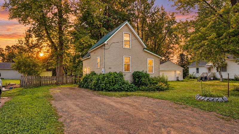 204 Noble St, Hinckley, MN 55037
