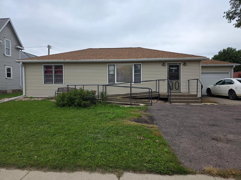 310 8th Ave SE, Pipestone, MN 56164