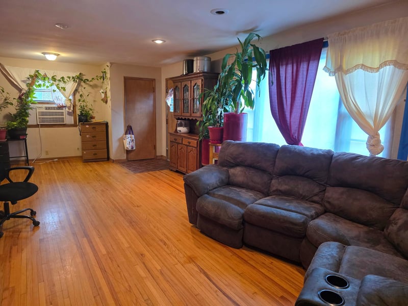 310 8th Ave SE, Pipestone, MN 56164
