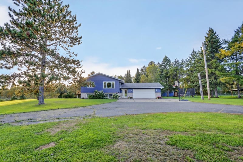 3875 Berg Rd, Hibbing, MN 55746