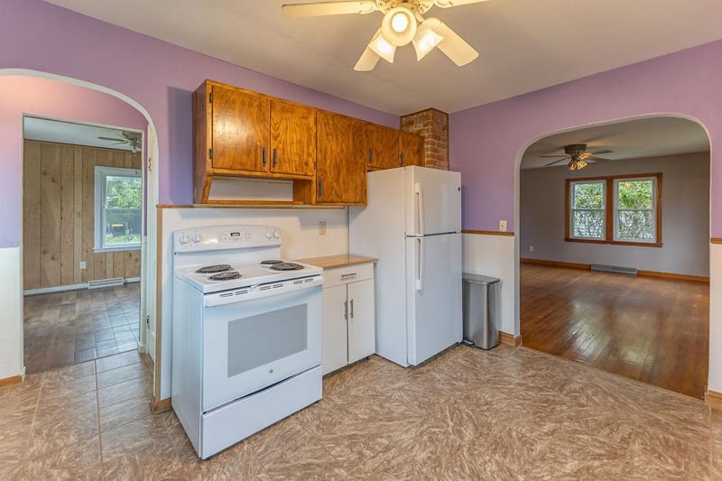 108 S 9th St, Brownsville, MN 55919