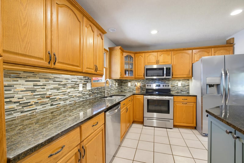 777 Mohican Ln, Mendota Heights, MN 55120
