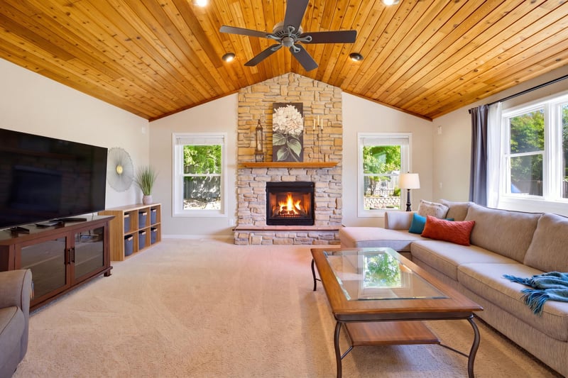 777 Mohican Ln, Mendota Heights, MN 55120