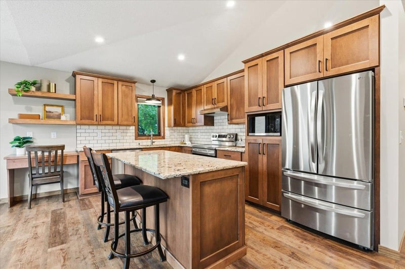 8821 Rainier Ct, Woodbury, MN 55125