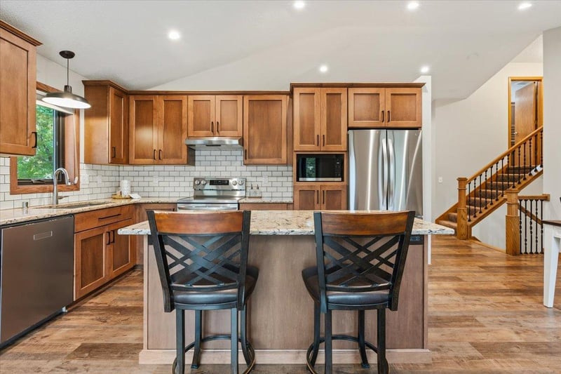 8821 Rainier Ct, Woodbury, MN 55125