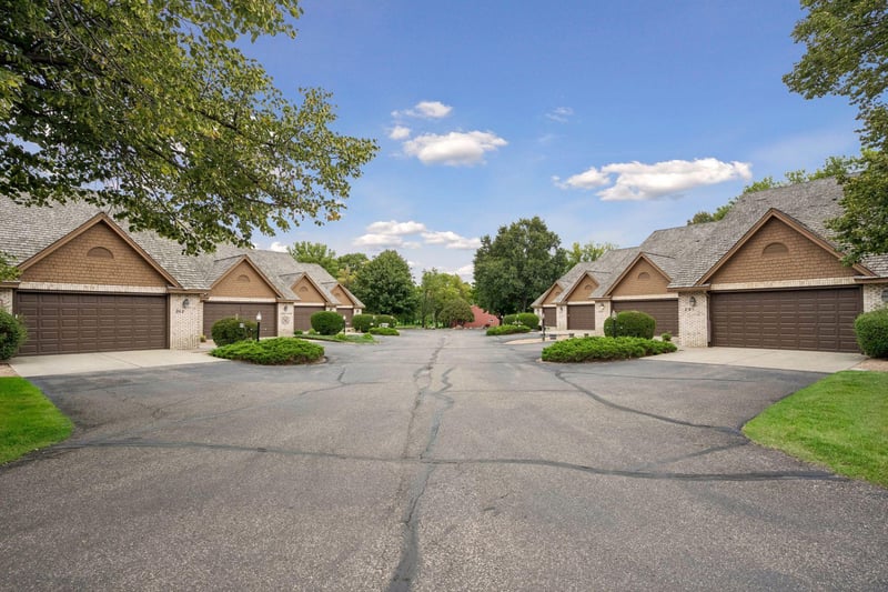 1201 Golf Course Rd #204, Monticello, MN 55362